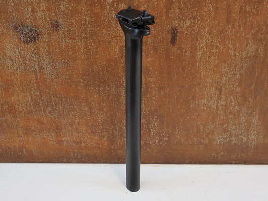 Sattelstütze von Bmc, BMC URS 01 PREMIUM CARBON SATTELSTÜTZE / D-SHAPE / 0MM OFFSET / 221 G vor USEDBIKES-OB.DE Hintergrund