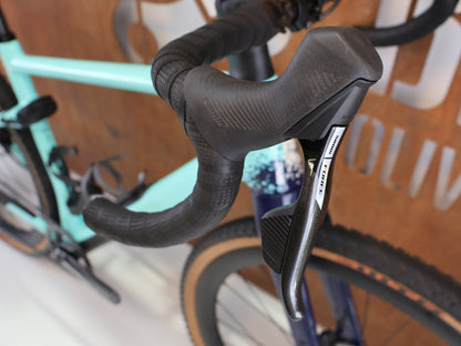 Gravel/Cyclocross von Bmc, BMC URS 01 THREE GRAVEL BIKE / GRÖSSE M / 2024 / SRAM X0 EAGLE TRANSMISSION vor USEDBIKES-OB.DE Hintergrund