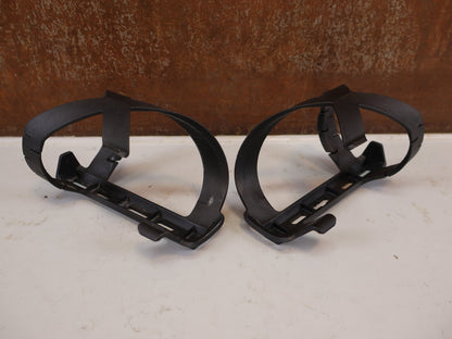 Trinkflaschen und Halter von Bmc, BMC URS Side-Entry Flaschenhalter Set Links / Rechts 76g vor USEDBIKES-OB.DE Hintergrund