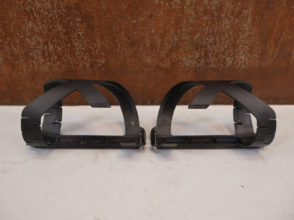 Trinkflaschen und Halter von Bmc, BMC URS Side-Entry Flaschenhalter Set Links / Rechts 76g vor USEDBIKES-OB.DE Hintergrund