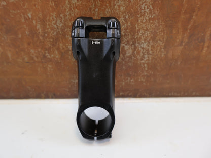 Vorbau von Bmc, BMC VORBAU FÜR MTT-FEDERGABELN / 80 MM / 1 1/4" / URS01 / URS / URS LT vor USEDBIKES-OB.DE Hintergrund