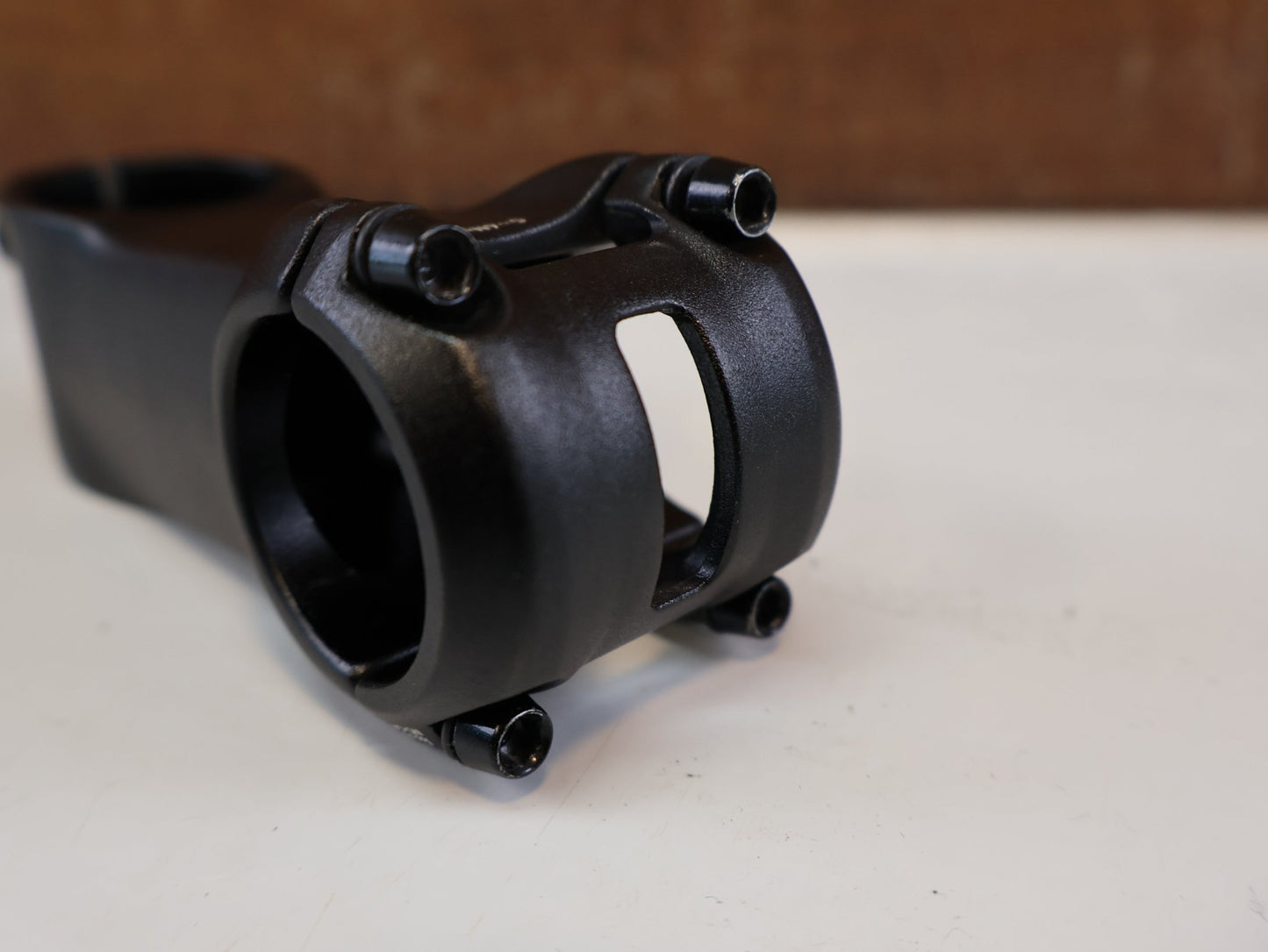 Vorbau von Bmc, BMC VORBAU FÜR MTT-FEDERGABELN / 80 MM / 1 1/4" / URS01 / URS / URS LT vor USEDBIKES-OB.DE Hintergrund