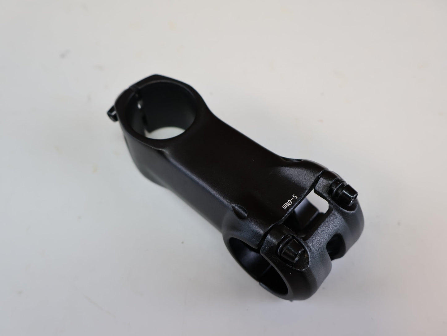 Vorbau von Bmc, BMC VORBAU FÜR MTT-FEDERGABELN / 80 MM / 1 1/4" / URS01 / URS / URS LT vor USEDBIKES-OB.DE Hintergrund