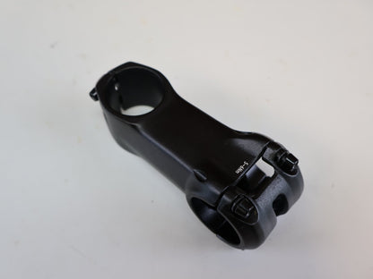 Vorbau von Bmc, BMC VORBAU FÜR MTT-FEDERGABELN / 80 MM / 1 1/4" / URS01 / URS / URS LT vor USEDBIKES-OB.DE Hintergrund