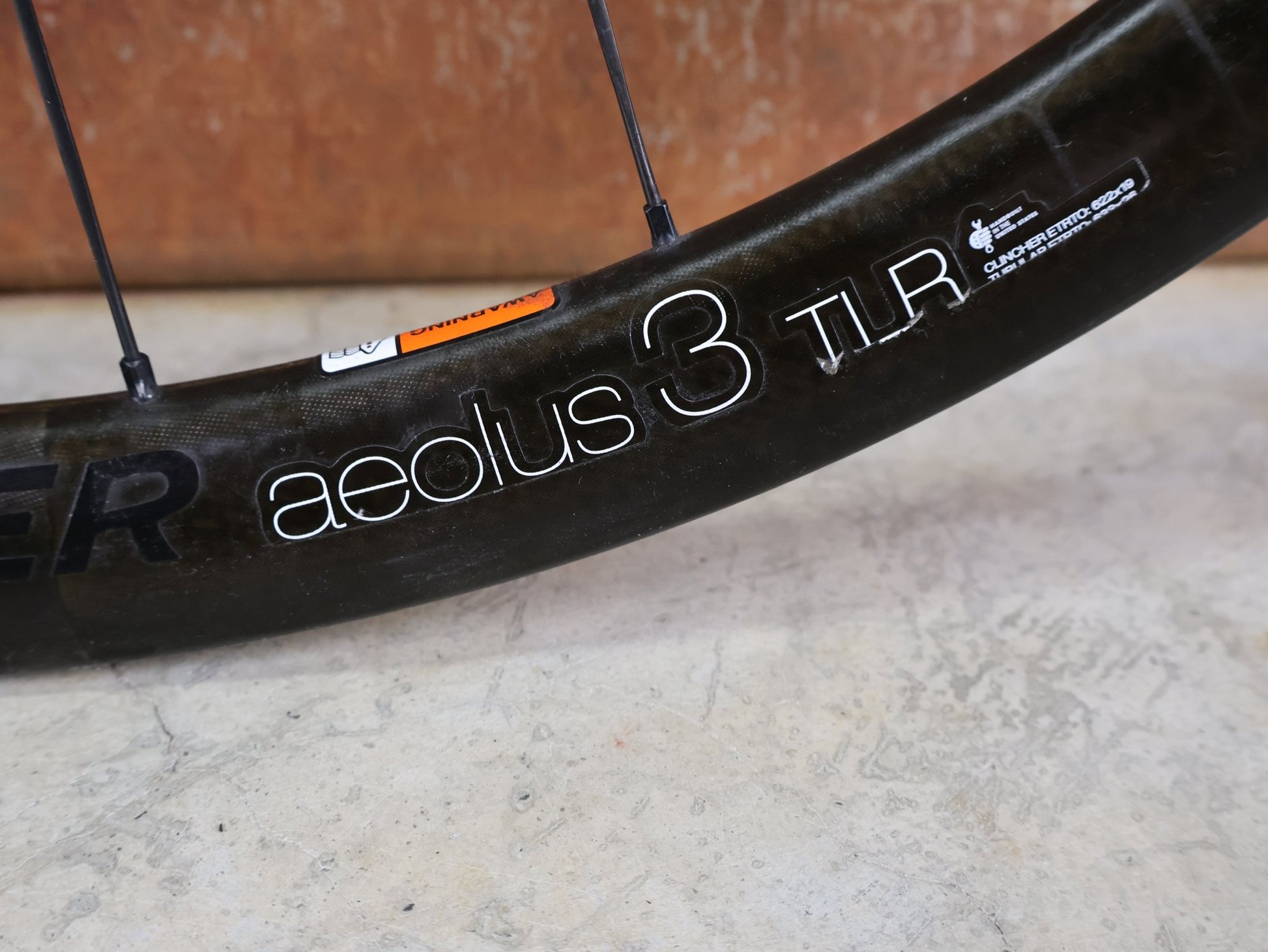 Laufrad/Laufradsatz von Bontrager, BONTRAGER AEOLUS 3 TLR D3 CARBON LAUFRAD – FELGENBREMSE – 700C (VR / HR) vor USEDBIKES - OB.DE Hintergrund