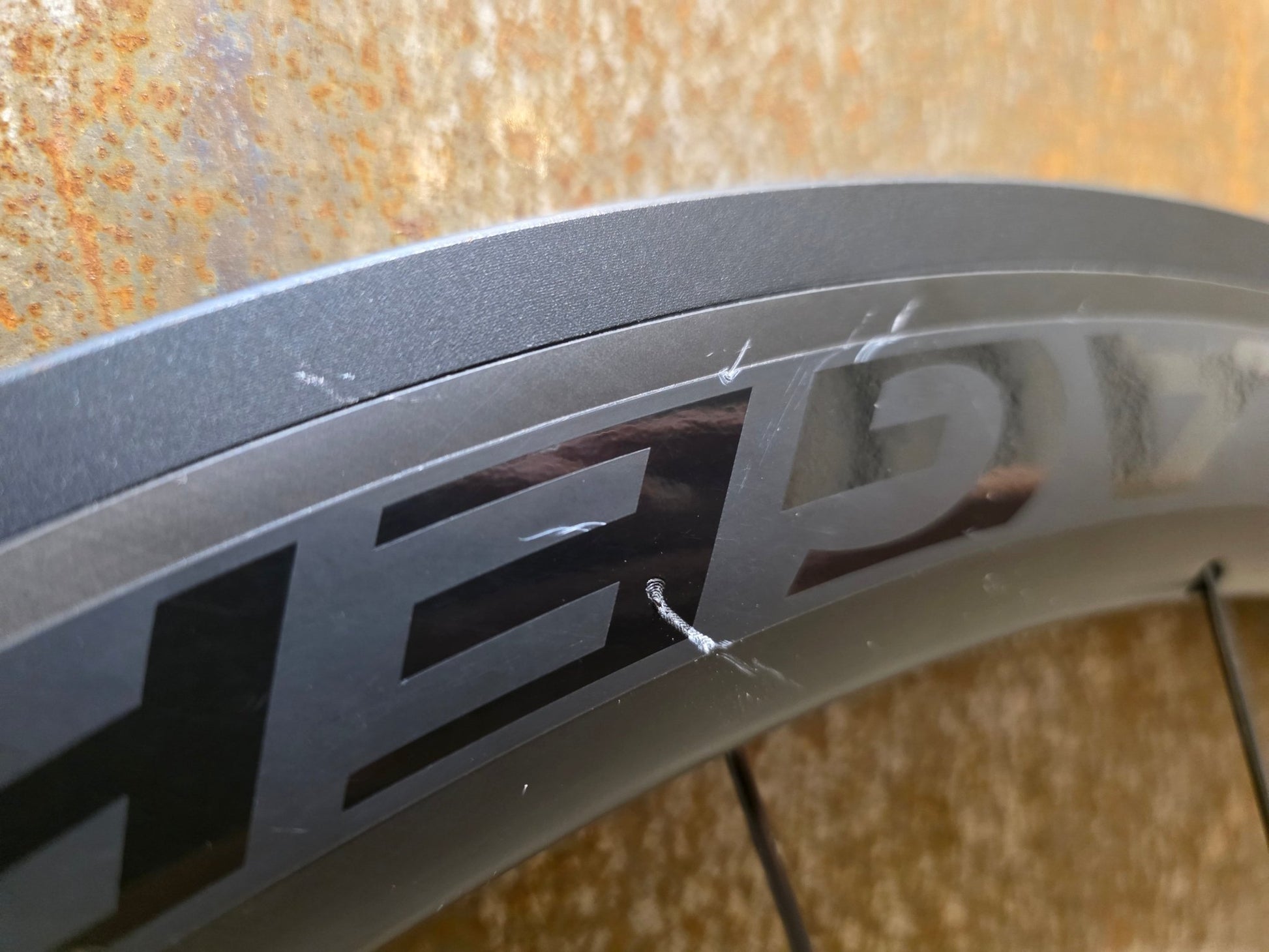 Laufrad/Laufradsatz von Bontrager, BONTRAGER AEOLUS COMP 5 TLR LAUFRADSATZ DISC vor USEDBIKES - OB.DE Hintergrund