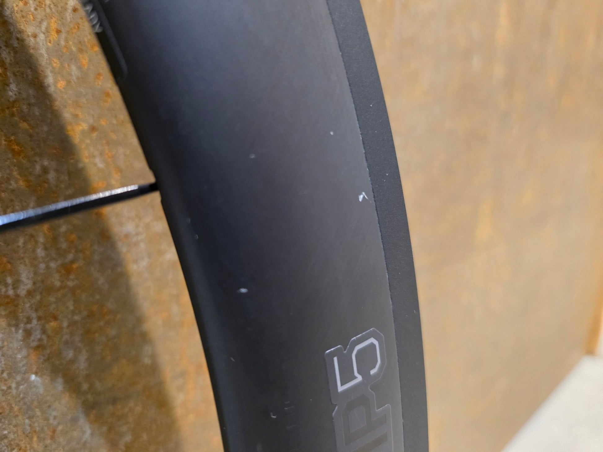 Laufrad/Laufradsatz von Bontrager, BONTRAGER AEOLUS COMP 5 TLR LAUFRADSATZ DISC vor USEDBIKES - OB.DE Hintergrund