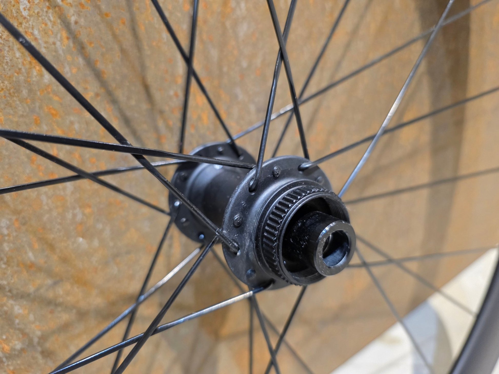 Laufrad/Laufradsatz von Bontrager, BONTRAGER AEOLUS COMP 5 TLR LAUFRADSATZ DISC vor USEDBIKES - OB.DE Hintergrund