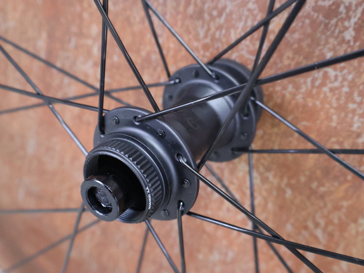 Laufrad/Laufradsatz von Bontrager, BONTRAGER AEOLUS ELITE 35 TLR LAUFRADSATZ DISC vor USEDBIKES - OB.DE Hintergrund