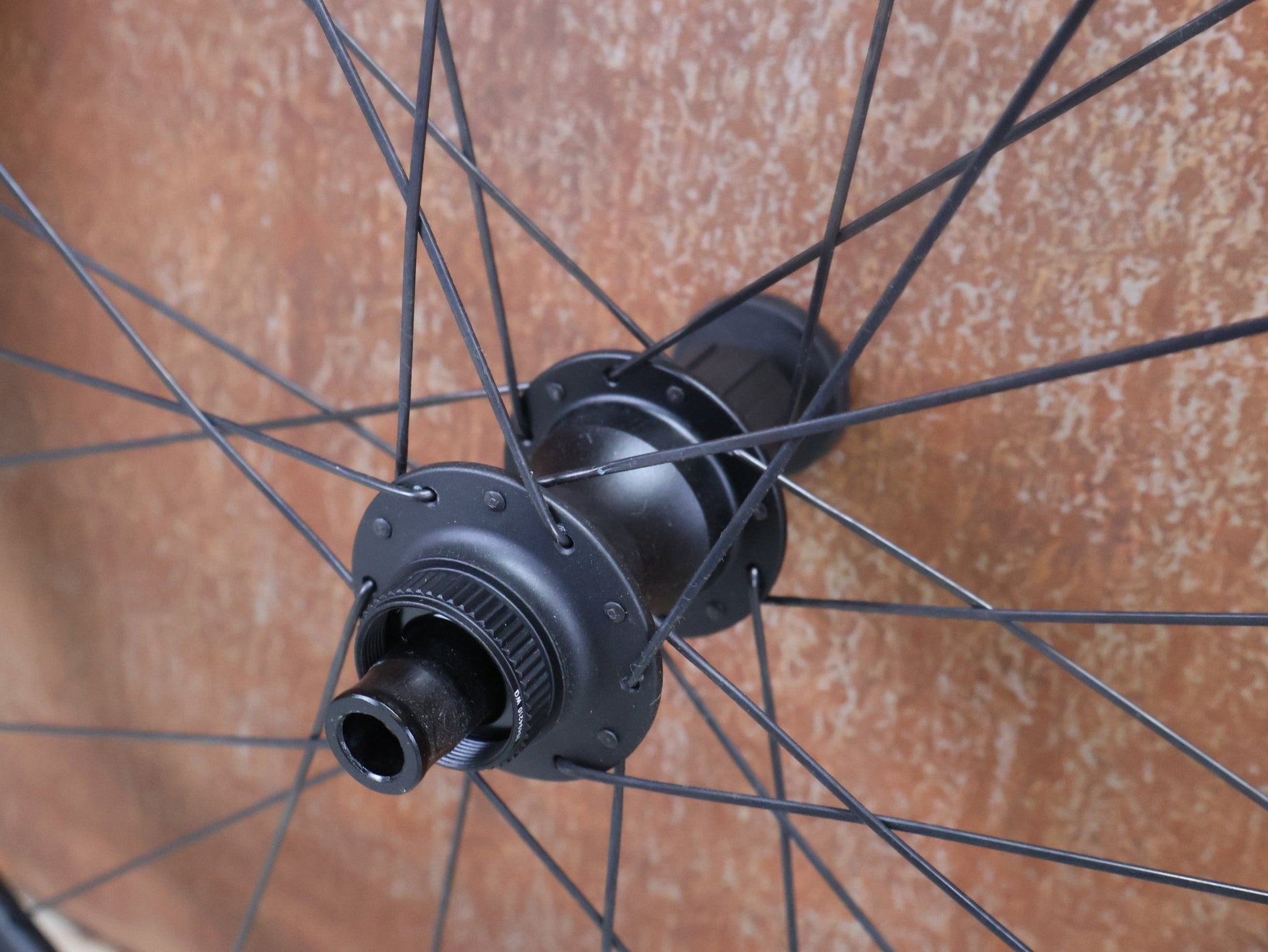 Laufrad/Laufradsatz von Bontrager, BONTRAGER AEOLUS ELITE 35 TLR LAUFRADSATZ DISC vor USEDBIKES - OB.DE Hintergrund