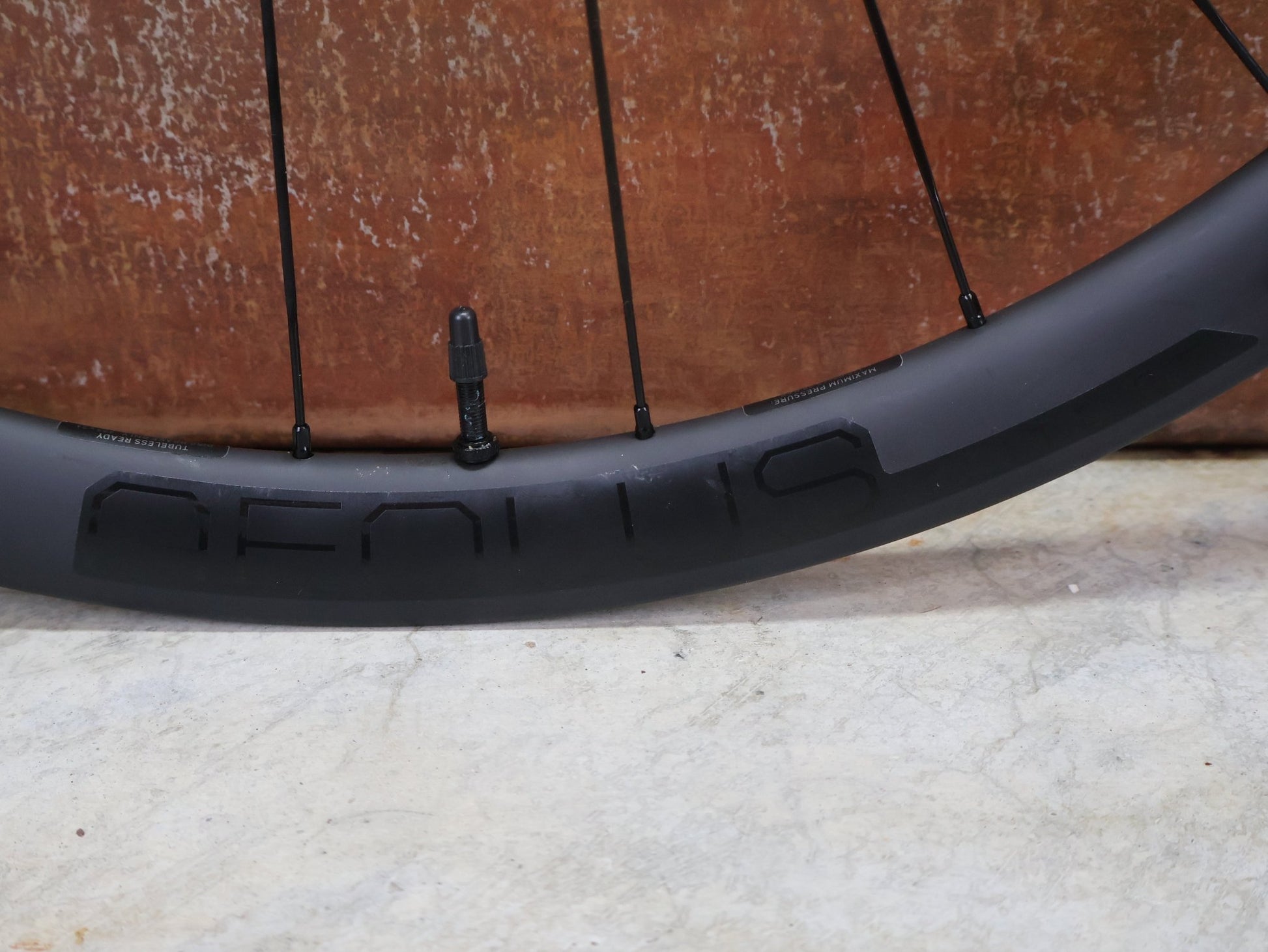 Laufrad/Laufradsatz von Bontrager, BONTRAGER AEOLUS ELITE 35 TLR LAUFRADSATZ DISC vor USEDBIKES - OB.DE Hintergrund