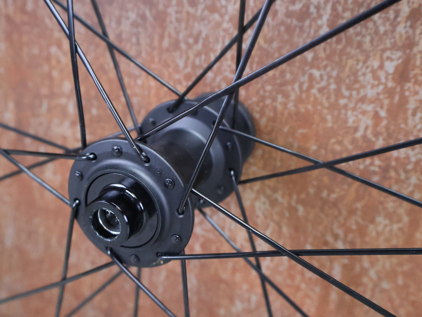 Laufrad/Laufradsatz von Bontrager, BONTRAGER AEOLUS ELITE 35 TLR LAUFRADSATZ DISC vor USEDBIKES - OB.DE Hintergrund