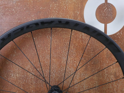 Laufrad/Laufradsatz von Bontrager, BONTRAGER AEOLUS ELITE 35 TLR LAUFRADSATZ DISC vor USEDBIKES - OB.DE Hintergrund