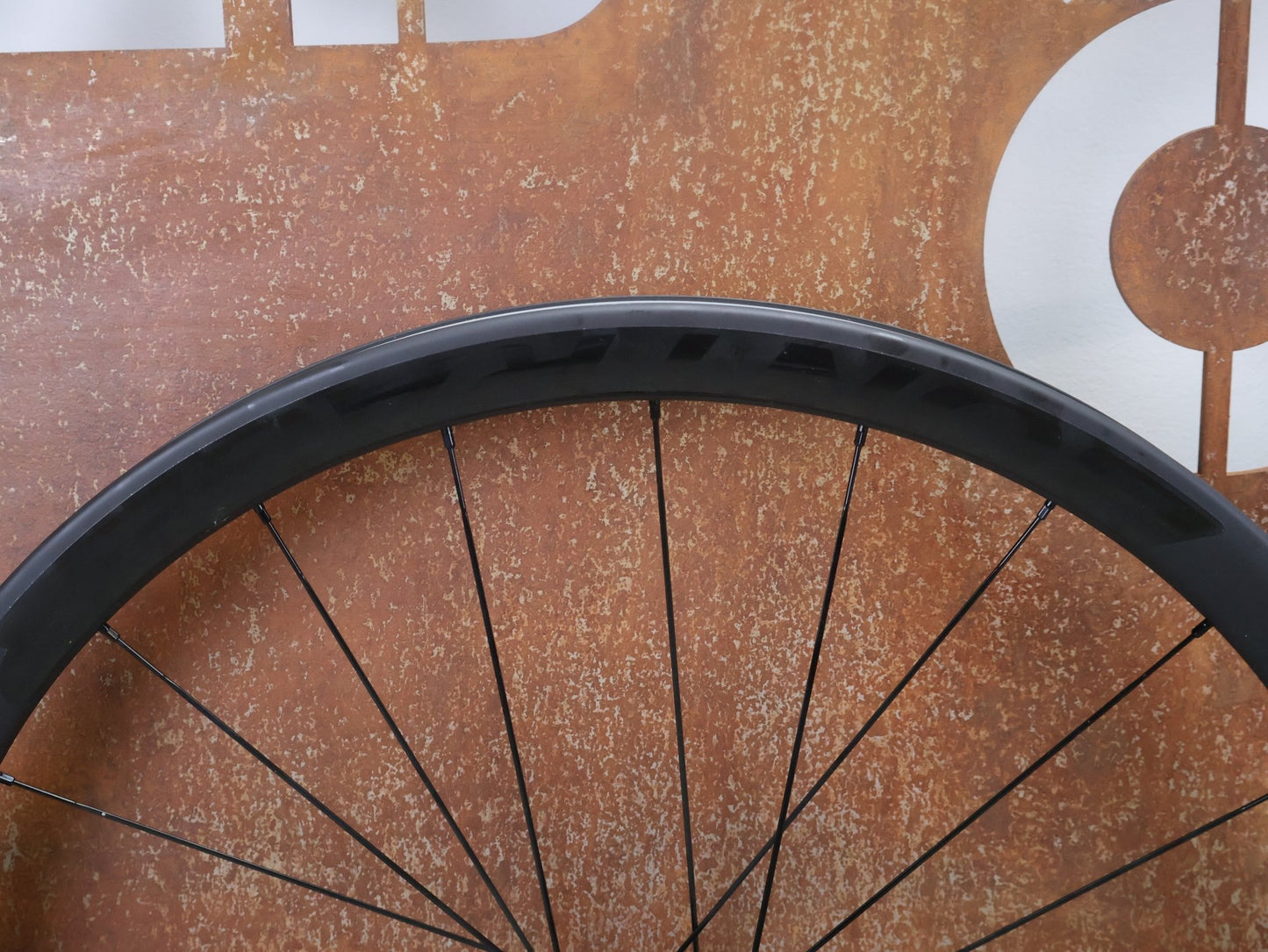 Laufrad/Laufradsatz von Bontrager, BONTRAGER AEOLUS ELITE 35 TLR LAUFRADSATZ DISC vor USEDBIKES - OB.DE Hintergrund