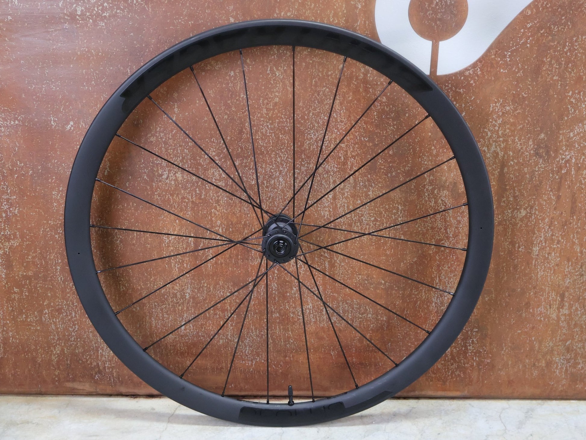 Laufrad/Laufradsatz von Bontrager, BONTRAGER AEOLUS ELITE 35 TLR LAUFRADSATZ DISC vor USEDBIKES - OB.DE Hintergrund