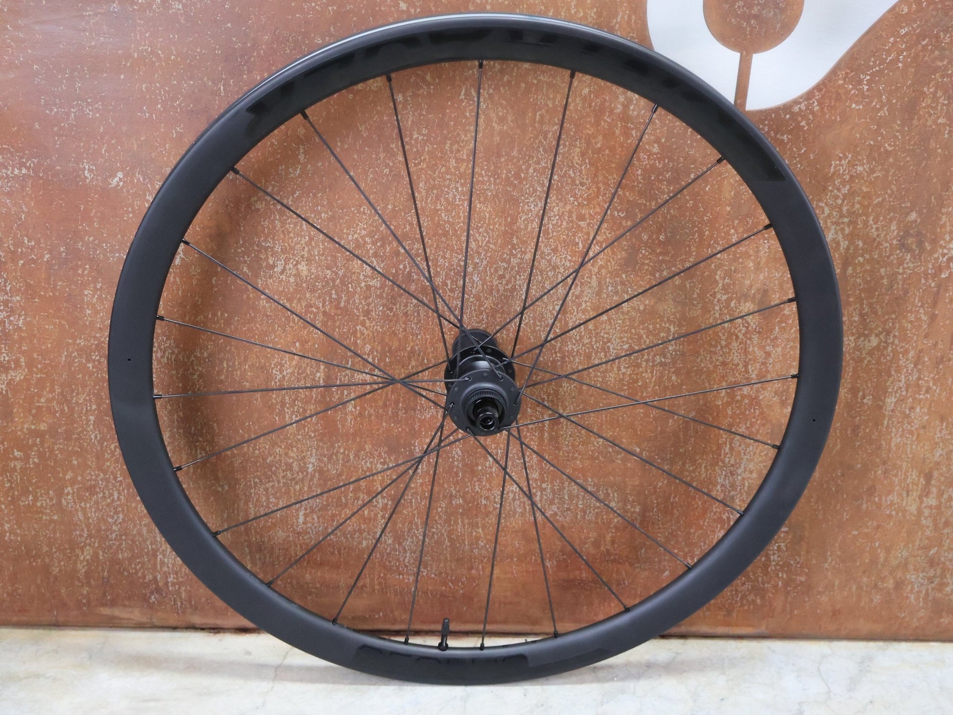 Laufrad/Laufradsatz von Bontrager, BONTRAGER AEOLUS ELITE 35 TLR LAUFRADSATZ DISC vor USEDBIKES - OB.DE Hintergrund