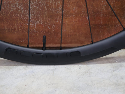 Laufrad/Laufradsatz von Bontrager, BONTRAGER AEOLUS ELITE 35 TLR LAUFRADSATZ DISC vor USEDBIKES - OB.DE Hintergrund