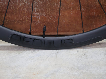 Laufrad/Laufradsatz von Bontrager, BONTRAGER AEOLUS ELITE 35 TLR LAUFRADSATZ DISC vor USEDBIKES - OB.DE Hintergrund