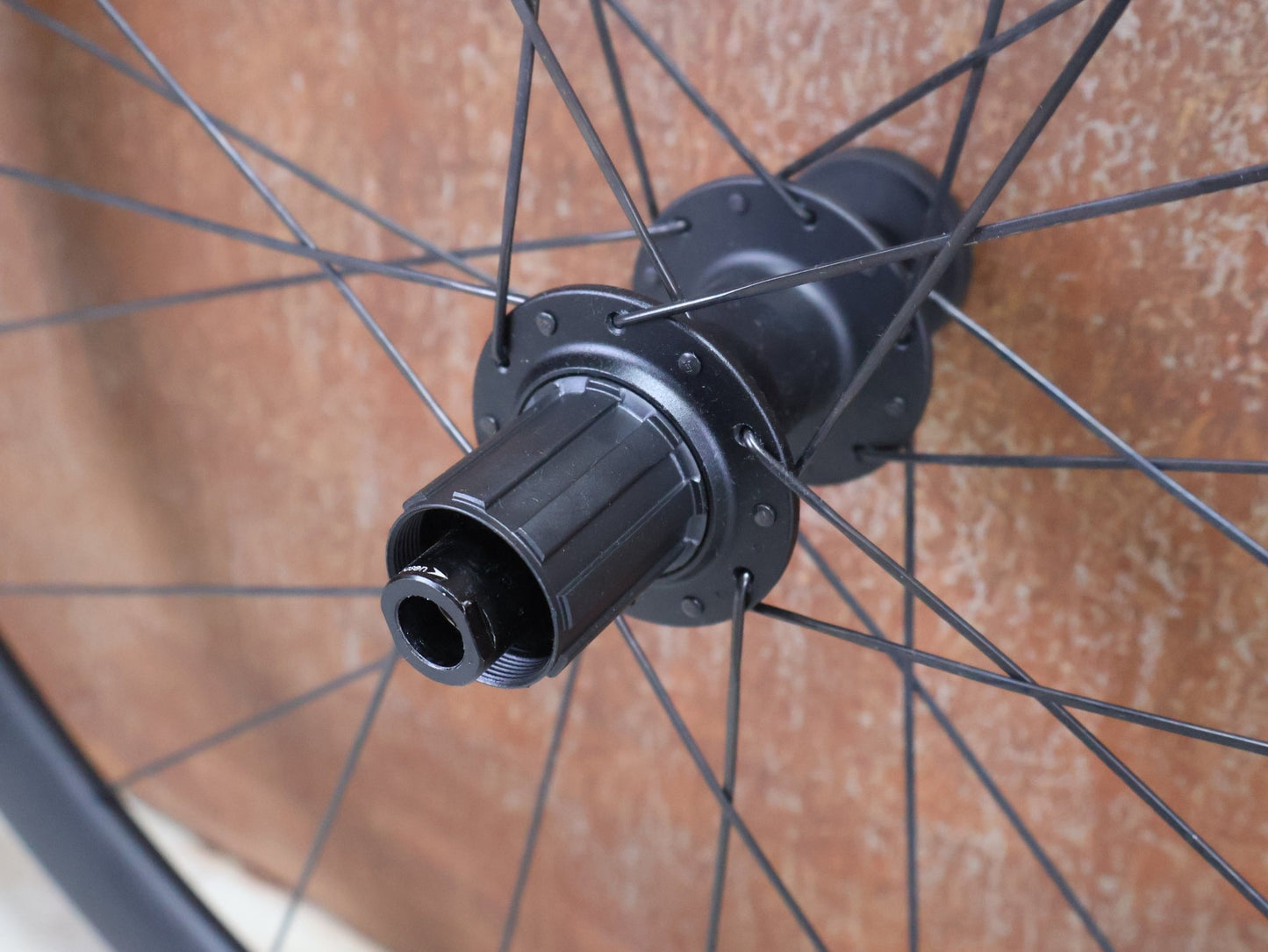 Laufrad/Laufradsatz von Bontrager, BONTRAGER AEOLUS ELITE 35 TLR LAUFRADSATZ DISC vor USEDBIKES - OB.DE Hintergrund