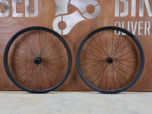 Laufrad/Laufradsatz von Bontrager, BONTRAGER AEOLUS ELITE 35 TLR LAUFRADSATZ DISC vor USEDBIKES - OB.DE Hintergrund