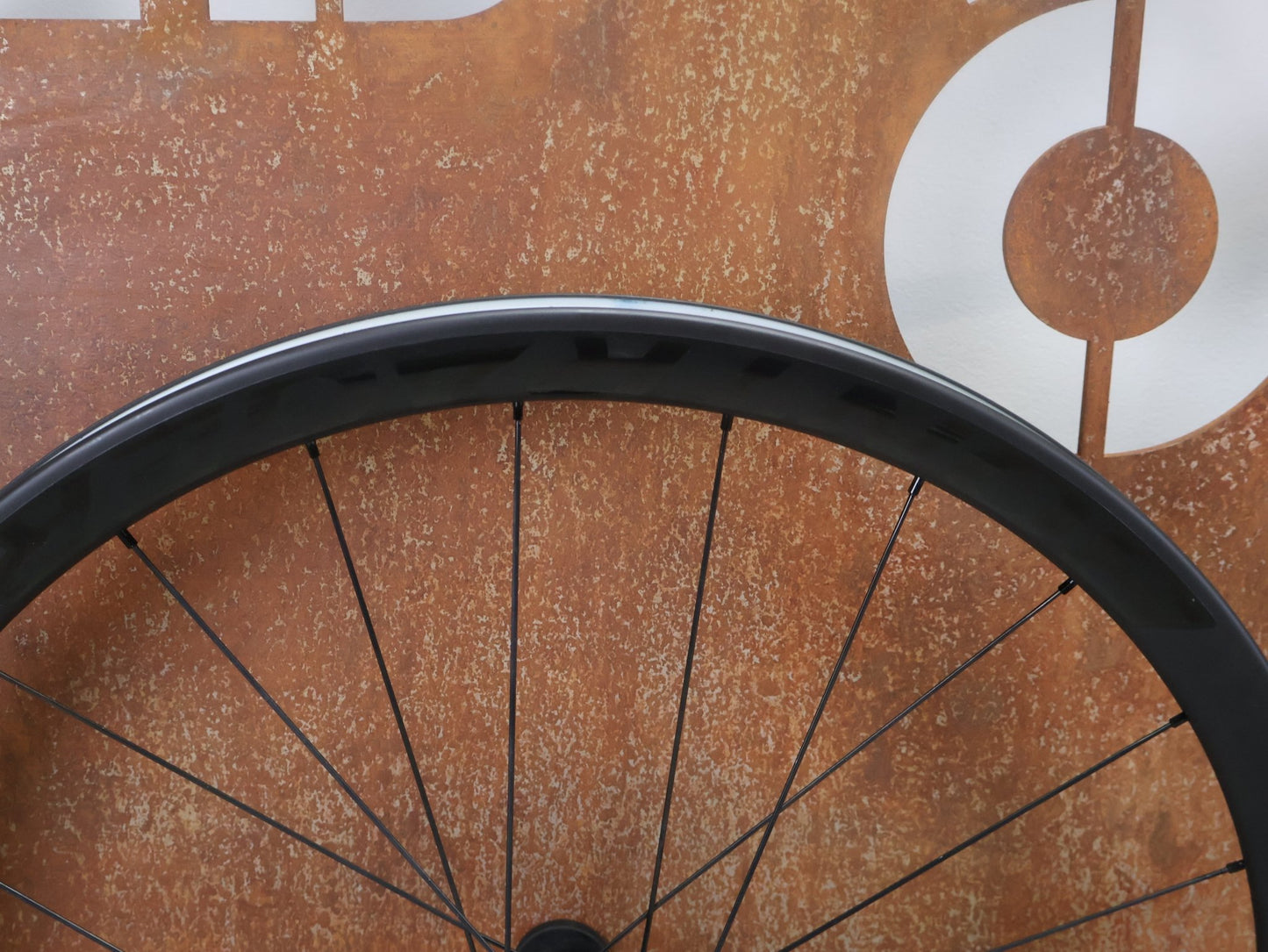 Laufrad/Laufradsatz von Bontrager, BONTRAGER AEOLUS ELITE 35 TLR LAUFRADSATZ DISC vor USEDBIKES - OB.DE Hintergrund