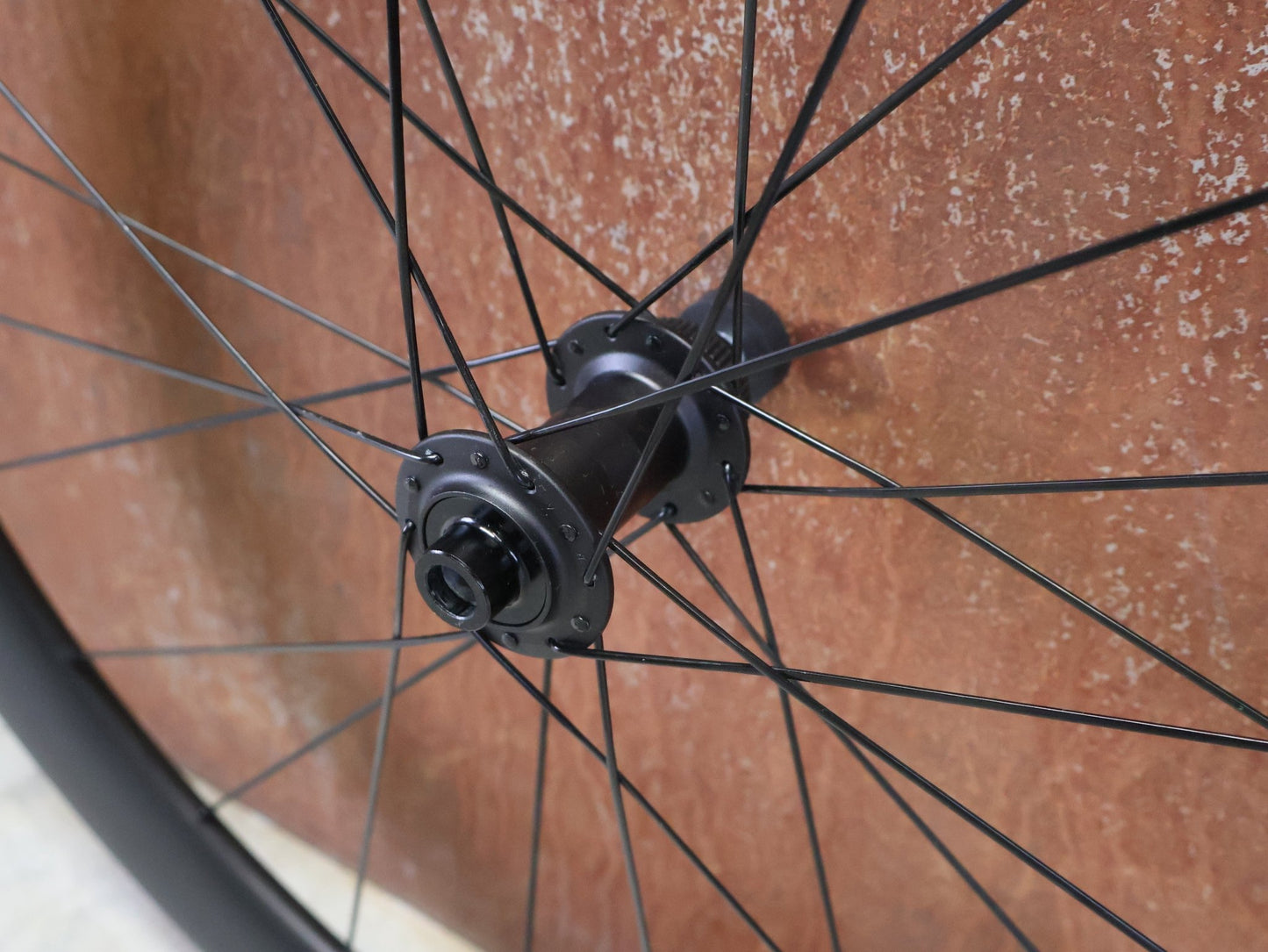 Laufrad/Laufradsatz von Bontrager, BONTRAGER AEOLUS ELITE 50 TLR LAUFRADSATZ DISC vor USEDBIKES - OB.DE Hintergrund