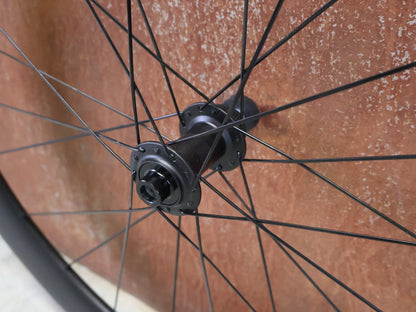 Laufrad/Laufradsatz von Bontrager, BONTRAGER AEOLUS ELITE 50 TLR LAUFRADSATZ DISC vor USEDBIKES - OB.DE Hintergrund
