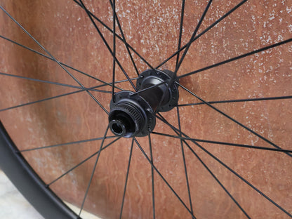 Laufrad/Laufradsatz von Bontrager, BONTRAGER AEOLUS ELITE 50 TLR LAUFRADSATZ DISC vor USEDBIKES - OB.DE Hintergrund