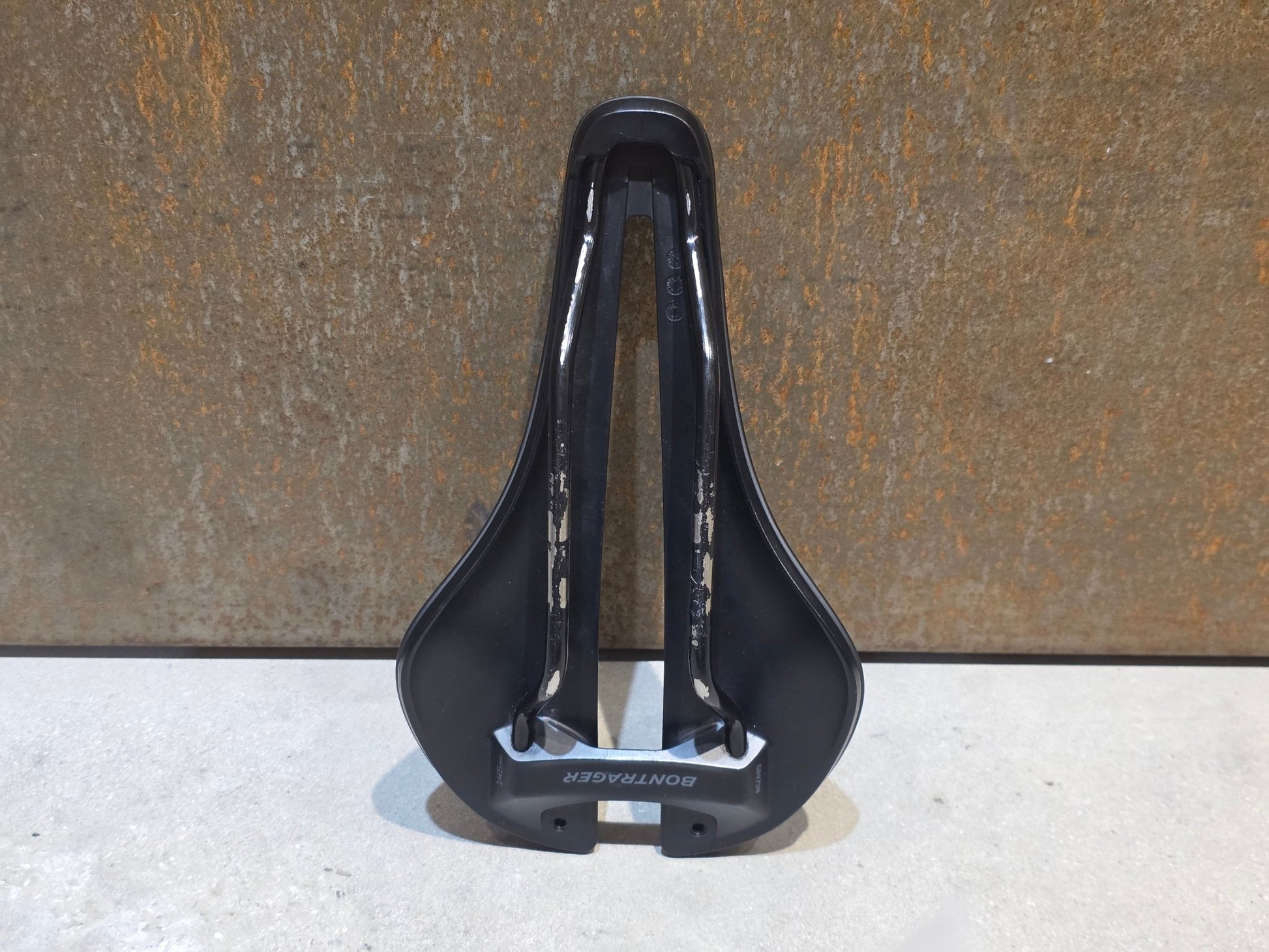Sattel von Bontrager, BONTRAGER AEOLUS ELITE SATTEL 145MM vor USEDBIKES - OB.DE Hintergrund