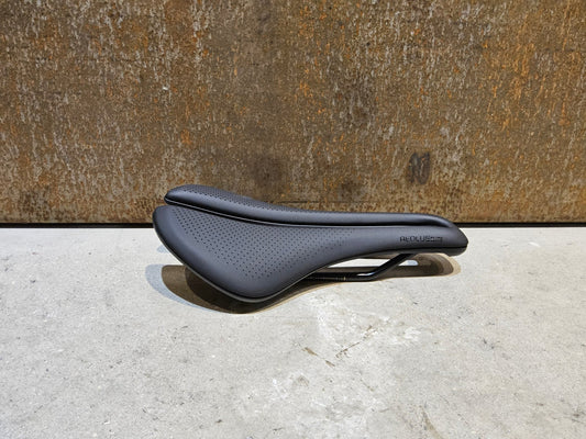 Sattel von Bontrager, BONTRAGER AEOLUS ELITE SATTEL 145MM vor USEDBIKES - OB.DE Hintergrund