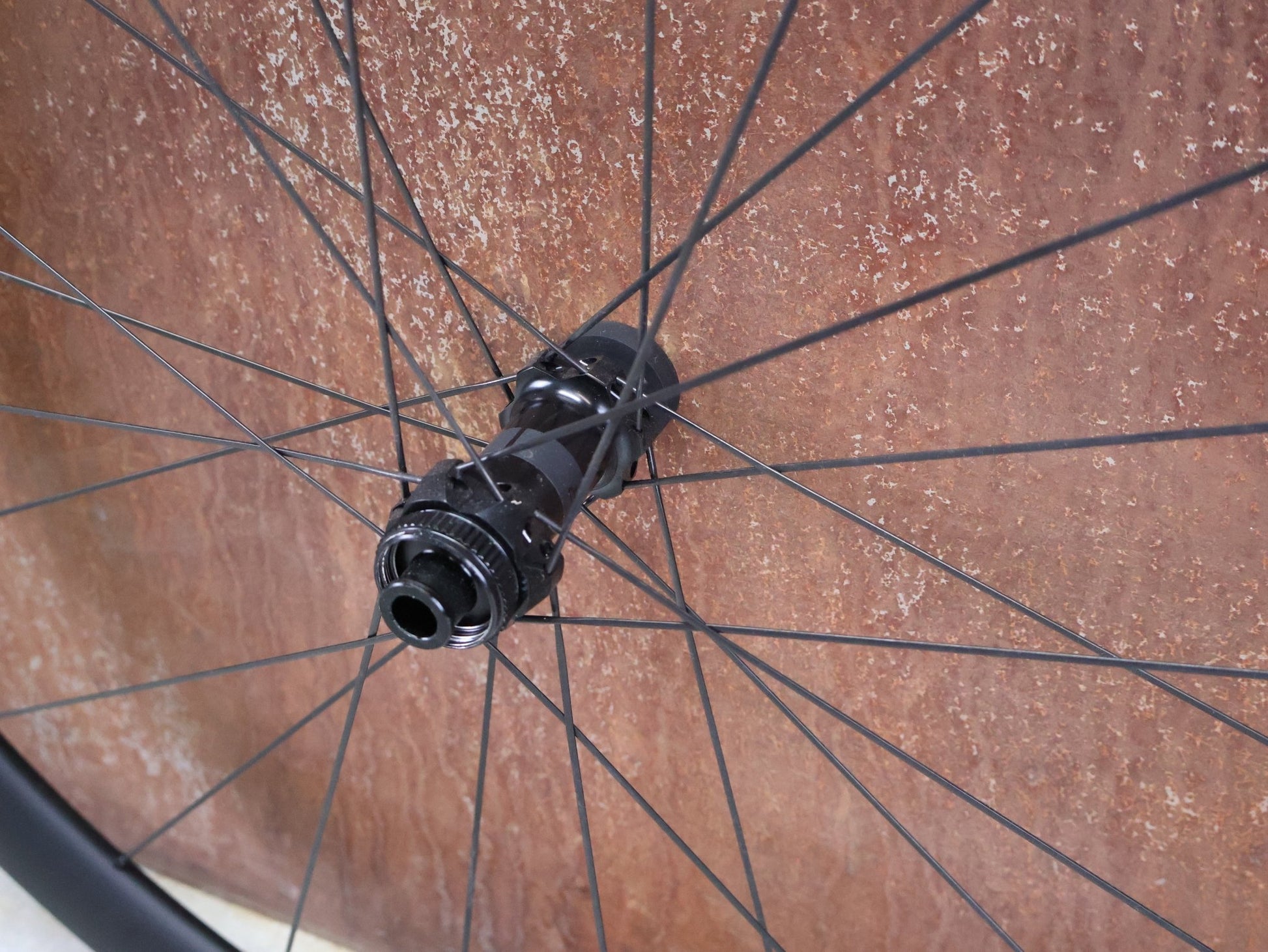 Laufrad/Laufradsatz von Bontrager, BONTRAGER AEOLUS PRO 37 TLR LAUFRADSATZ DISC vor USEDBIKES - OB.DE Hintergrund