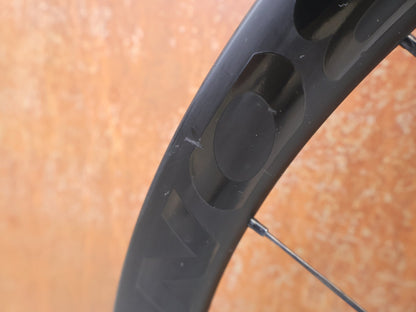 Laufrad/Laufradsatz von Bontrager, BONTRAGER AEOLUS PRO 3V CARBON LAUFRADSATZ / 25 MM INNENWEITE / RAPID DRIVE 108 / XDR vor USEDBIKES - OB.DE Hintergrund