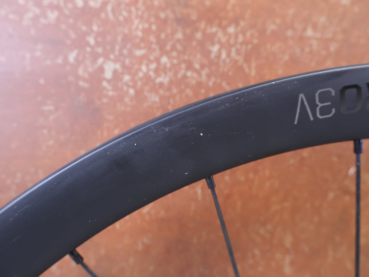 Laufrad/Laufradsatz von Bontrager, BONTRAGER AEOLUS PRO 3V CARBON LAUFRADSATZ XDR 25MM 1575G vor USEDBIKES-OB.DE Hintergrund