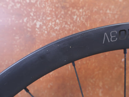 Laufrad/Laufradsatz von Bontrager, BONTRAGER AEOLUS PRO 3V CARBON LAUFRADSATZ XDR 25MM 1575G vor USEDBIKES-OB.DE Hintergrund