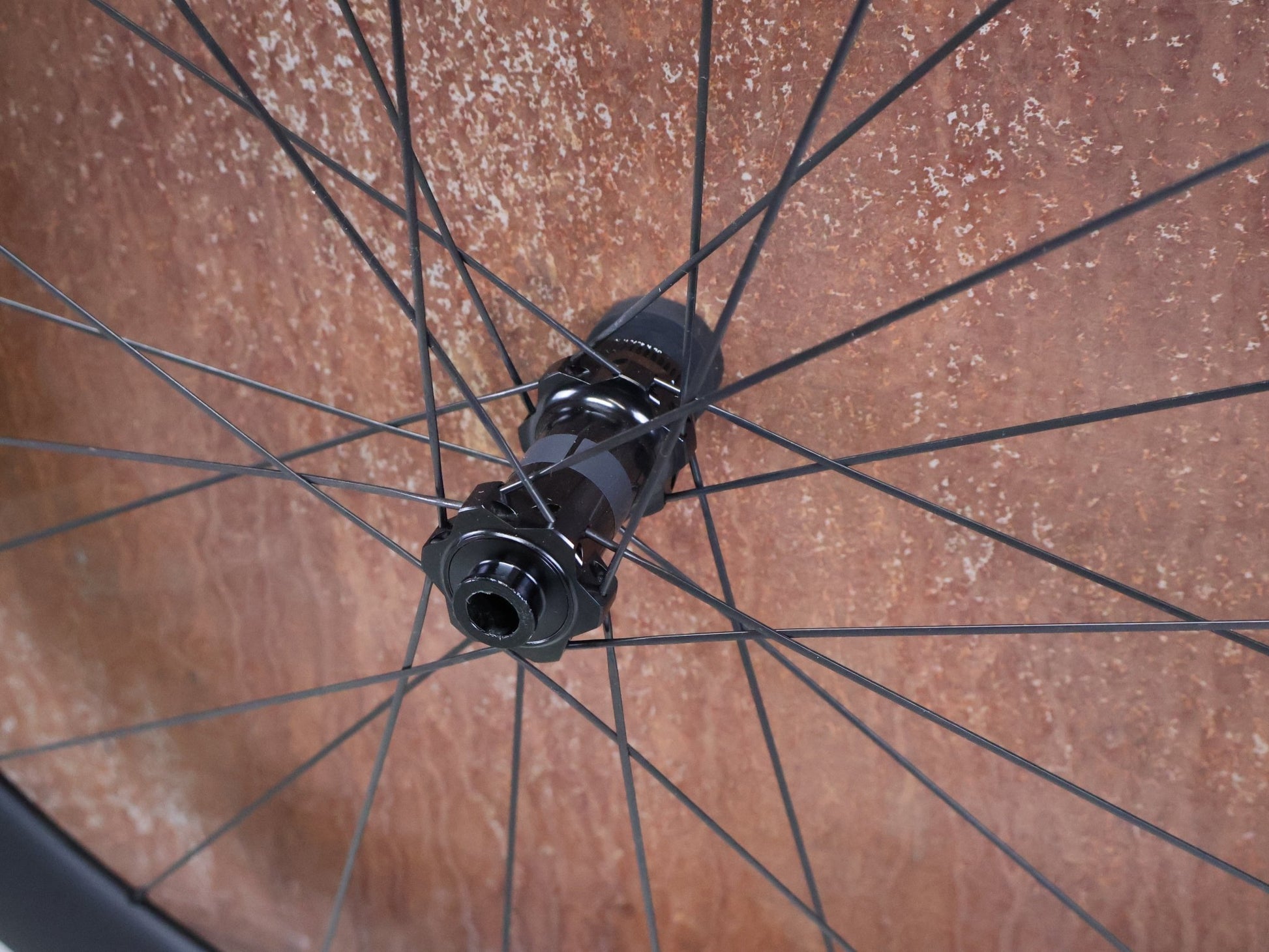 Laufrad/Laufradsatz von Bontrager, BONTRAGER AEOLUS PRO 51 TLR LAUFRADSATZ DISC vor USEDBIKES - OB.DE Hintergrund