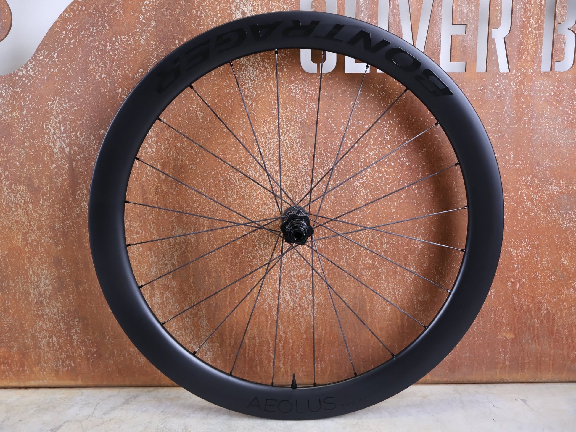 Laufrad/Laufradsatz von Bontrager, BONTRAGER AEOLUS PRO 51 TLR LAUFRADSATZ DISC vor USEDBIKES - OB.DE Hintergrund