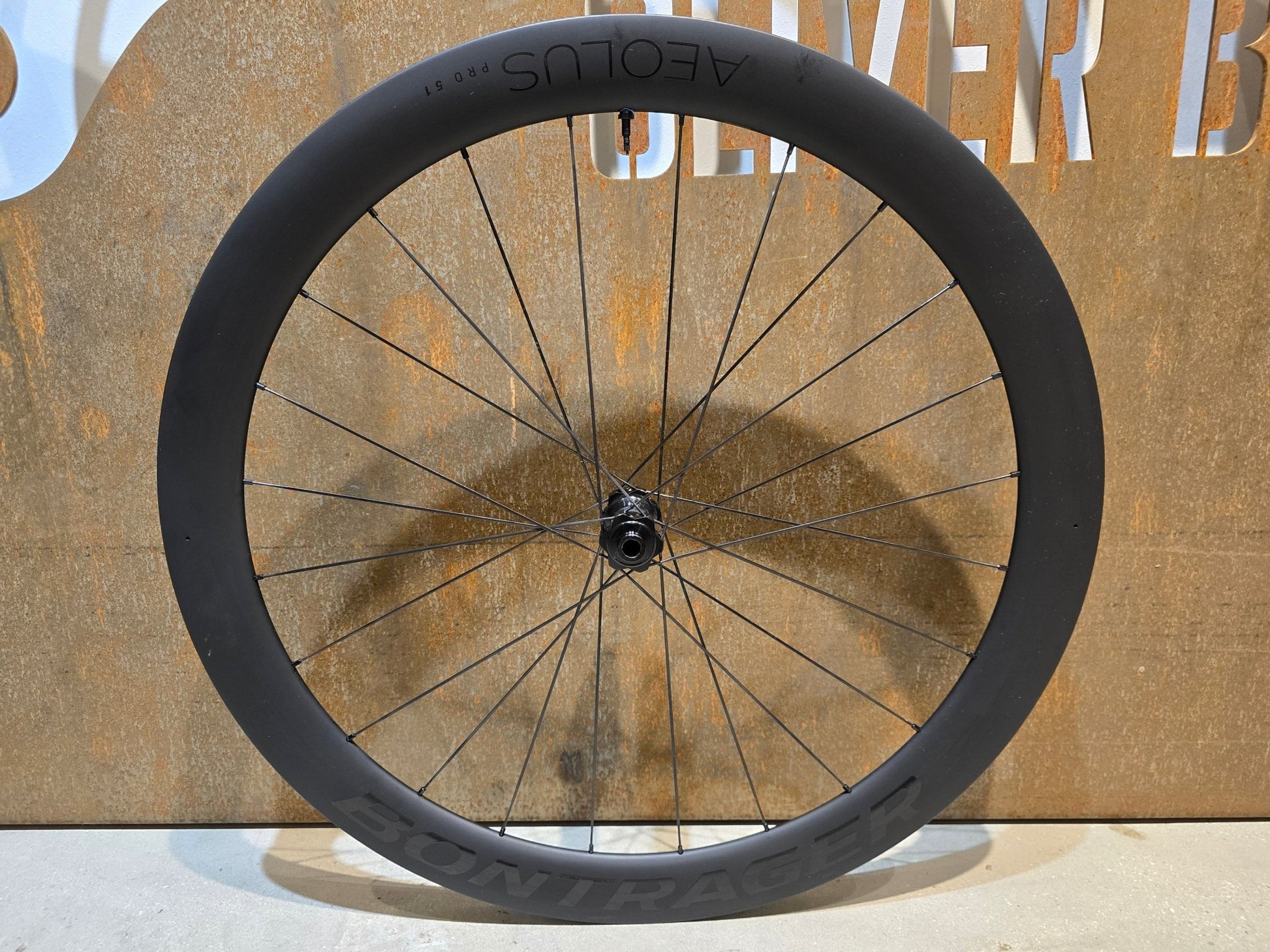 Laufrad/Laufradsatz von Bontrager, BONTRAGER AEOLUS PRO 51 TLR LAUFRADSATZ DISC vor USEDBIKES - OB.DE Hintergrund