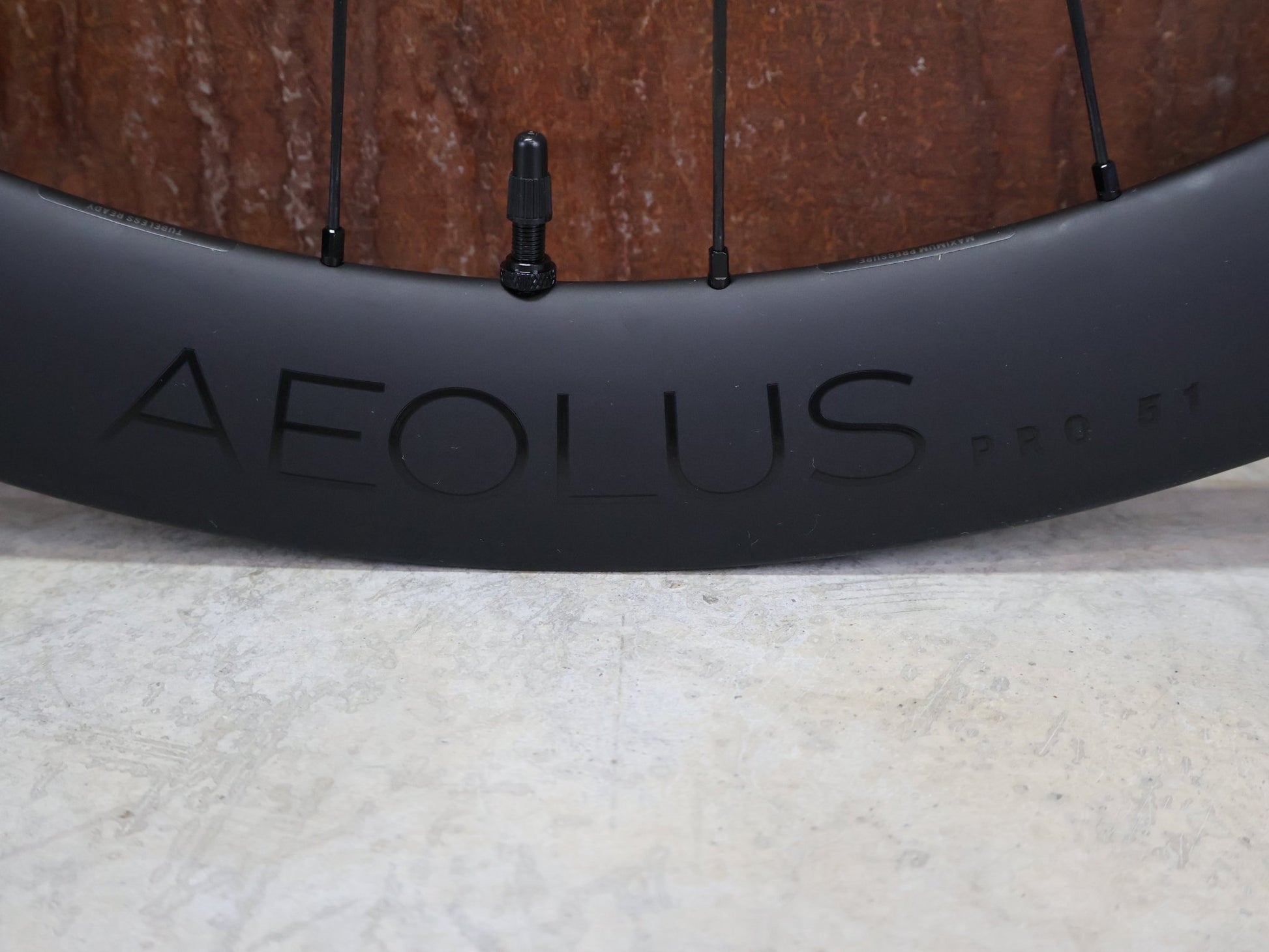 Laufrad/Laufradsatz von Bontrager, BONTRAGER AEOLUS PRO 51 TLR LAUFRADSATZ DISC vor USEDBIKES - OB.DE Hintergrund