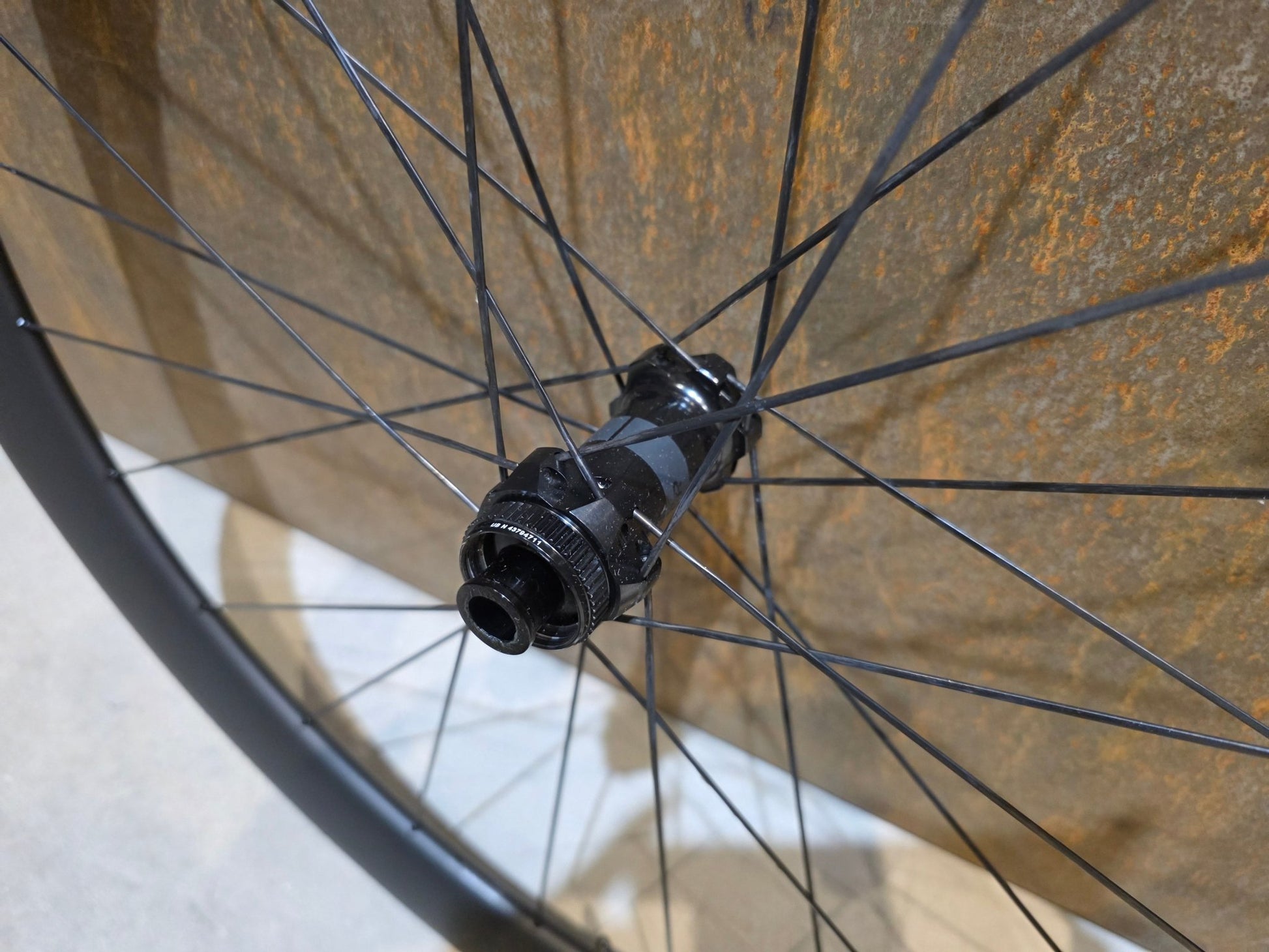 Laufrad/Laufradsatz von Bontrager, BONTRAGER AEOLUS PRO 51 TLR LAUFRADSATZ DISC vor USEDBIKES - OB.DE Hintergrund