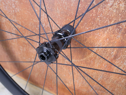 Laufrad/Laufradsatz von Bontrager, BONTRAGER AEOLUS PRO 51 TLR LAUFRADSATZ DISC vor USEDBIKES - OB.DE Hintergrund