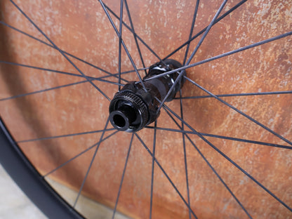 Laufrad/Laufradsatz von Bontrager, BONTRAGER AEOLUS PRO 51 TLR LAUFRADSATZ DISC vor USEDBIKES - OB.DE Hintergrund