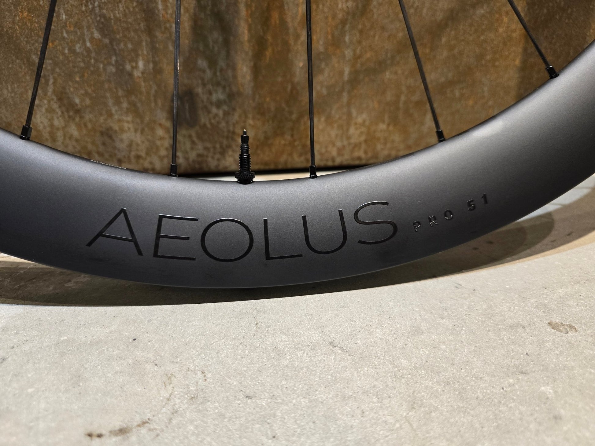 Laufrad/Laufradsatz von Bontrager, BONTRAGER AEOLUS PRO 51 TLR LAUFRADSATZ DISC vor USEDBIKES - OB.DE Hintergrund