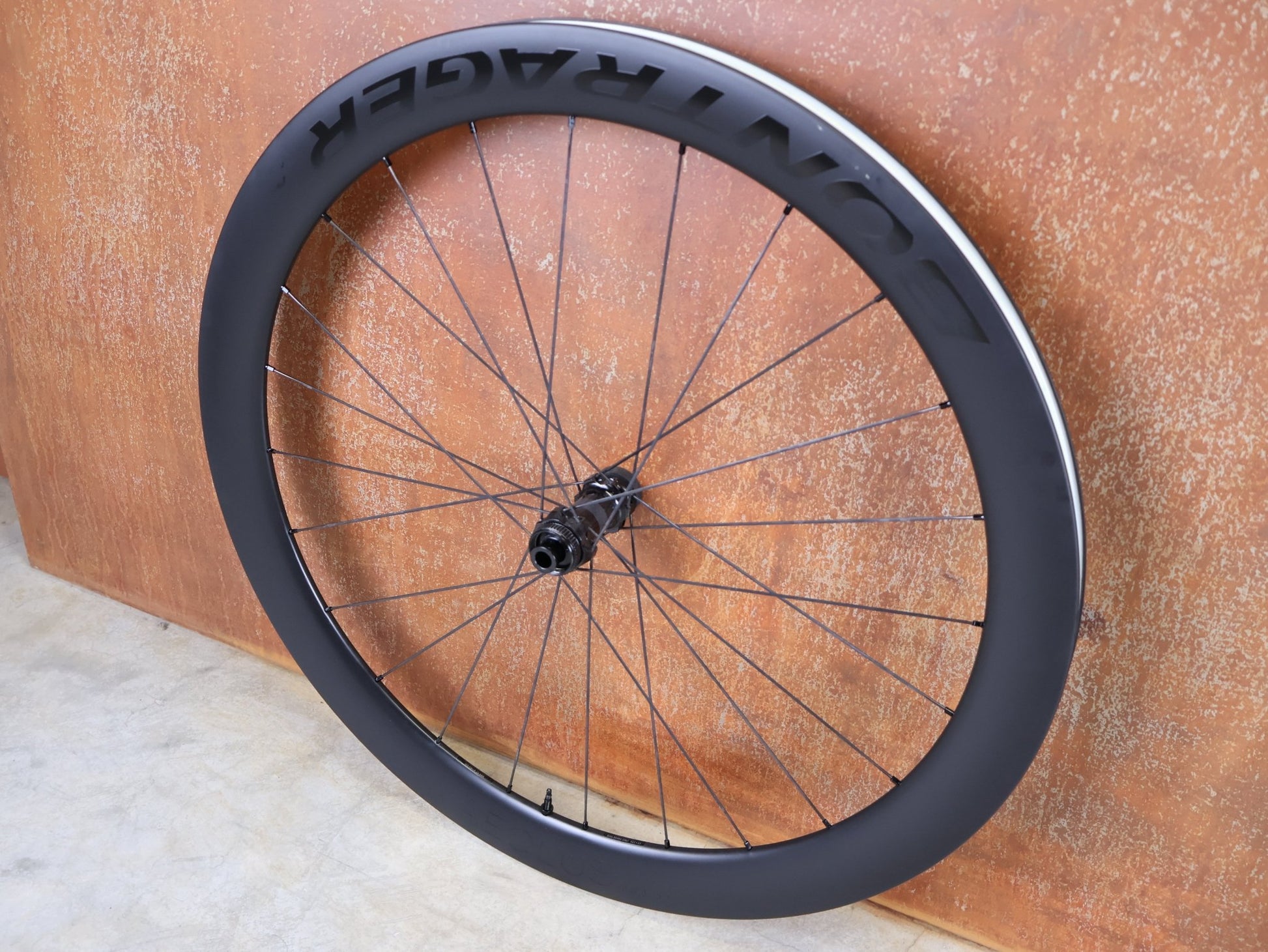 Laufrad/Laufradsatz von Bontrager, BONTRAGER AEOLUS PRO 51 TLR LAUFRADSATZ DISC vor USEDBIKES - OB.DE Hintergrund