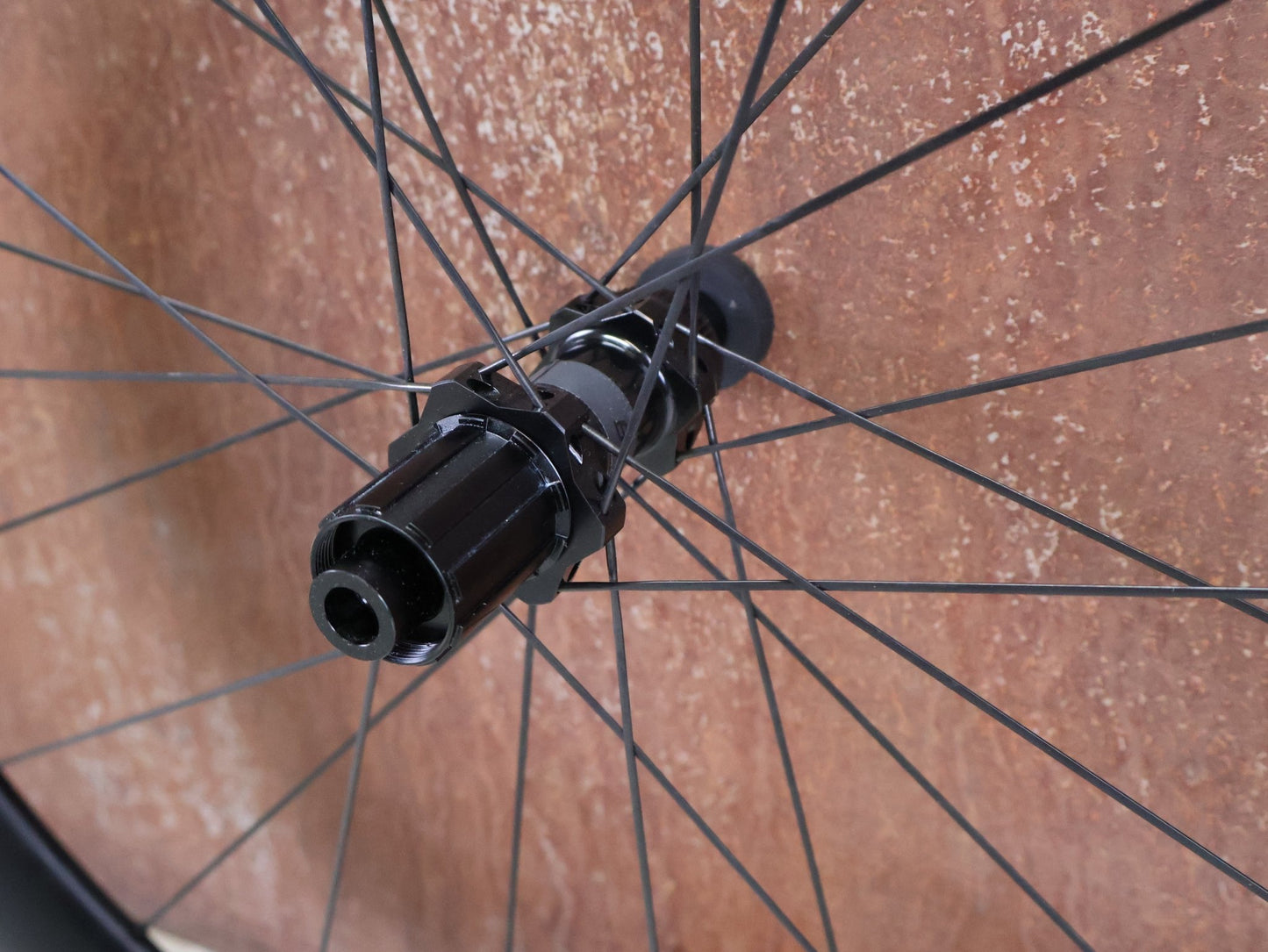 Laufrad/Laufradsatz von Bontrager, BONTRAGER AEOLUS PRO 51 TLR LAUFRADSATZ DISC vor USEDBIKES - OB.DE Hintergrund