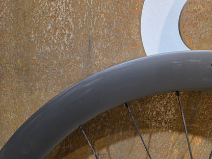 Laufrad/Laufradsatz von Bontrager, BONTRAGER AEOLUS PRO 51 TLR LAUFRADSATZ DISC vor USEDBIKES - OB.DE Hintergrund