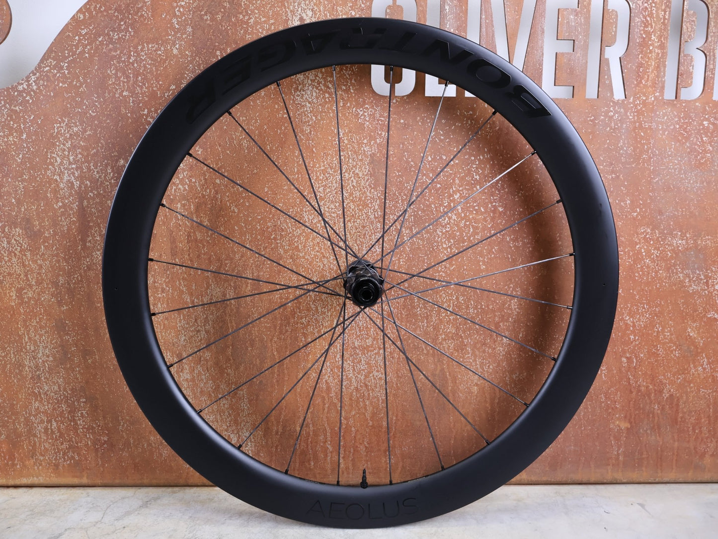 Laufrad/Laufradsatz von Bontrager, BONTRAGER AEOLUS PRO 51 TLR LAUFRADSATZ DISC vor USEDBIKES - OB.DE Hintergrund