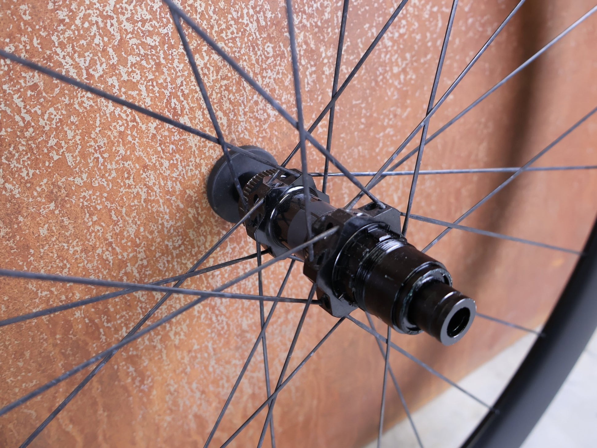 Laufrad/Laufradsatz von Bontrager, BONTRAGER AEOLUS PRO 51 TLR LAUFRADSATZ DISC vor USEDBIKES - OB.DE Hintergrund