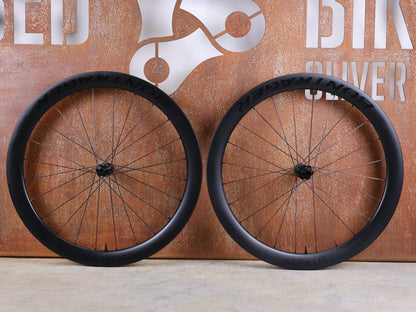 Laufrad/Laufradsatz von Bontrager, BONTRAGER AEOLUS PRO 51 TLR LAUFRADSATZ DISC vor USEDBIKES - OB.DE Hintergrund