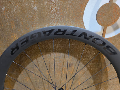 Laufrad/Laufradsatz von Bontrager, BONTRAGER AEOLUS PRO 51 TLR LAUFRADSATZ DISC vor USEDBIKES - OB.DE Hintergrund