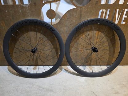 Laufrad/Laufradsatz von Bontrager, BONTRAGER AEOLUS PRO 51 TLR LAUFRADSATZ DISC vor USEDBIKES - OB.DE Hintergrund
